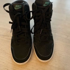 NIKE Dunk Sky Hi Essential Black Gum Wedge Sneaker 644877 011 Womens SIZE 8